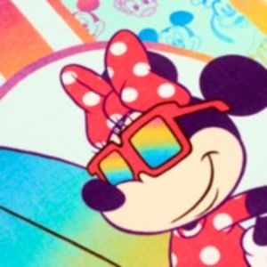 Disney Store Minnie Mouse Beach Towel tuote hintaan 15€ liikkeestä Disney Store