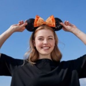 Minnie Mouse Orange Ears Headband For Adults tuote hintaan 35€ liikkeestä Disney Store