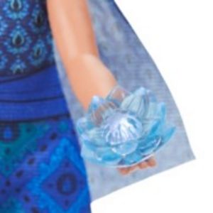 Hasbro Young Raya and Kumandra Flower Doll tuote hintaan 9€ liikkeestä Disney Store