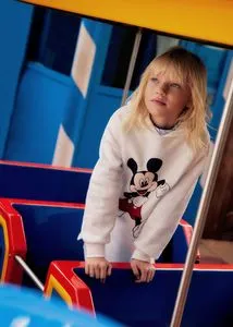 Minnie sweatshirt dress tuote hintaan 22,99€ liikkeestä Mango