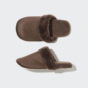 Fleece Slippers tuote hintaan 7,9€ liikkeestä Uniqlo