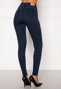 Miranda Push-up jeans tuote hintaan 449517,9€ liikkeestä Bubbleroom