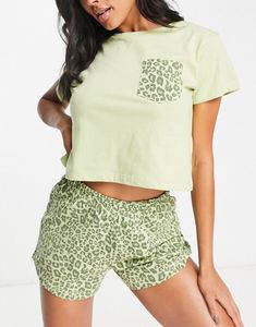 Brave Soul contrast pocket short pyjama set in light green leopard print tuote hintaan 14€ liikkeestä Asos