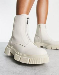 New Look flat chunky zip front boot in off white tuote hintaan 15,5€ liikkeestä Asos