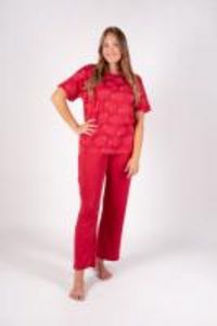 Pässi pyjama punainen tuote hintaan 49,95€ liikkeestä HalpaHalli